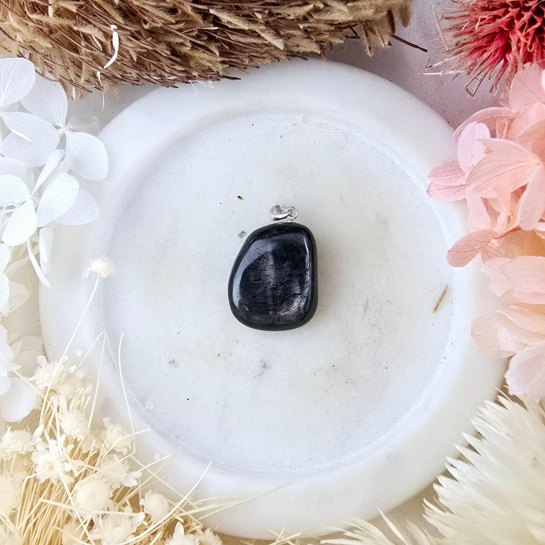 Hyperstheme Tumbled Pendant