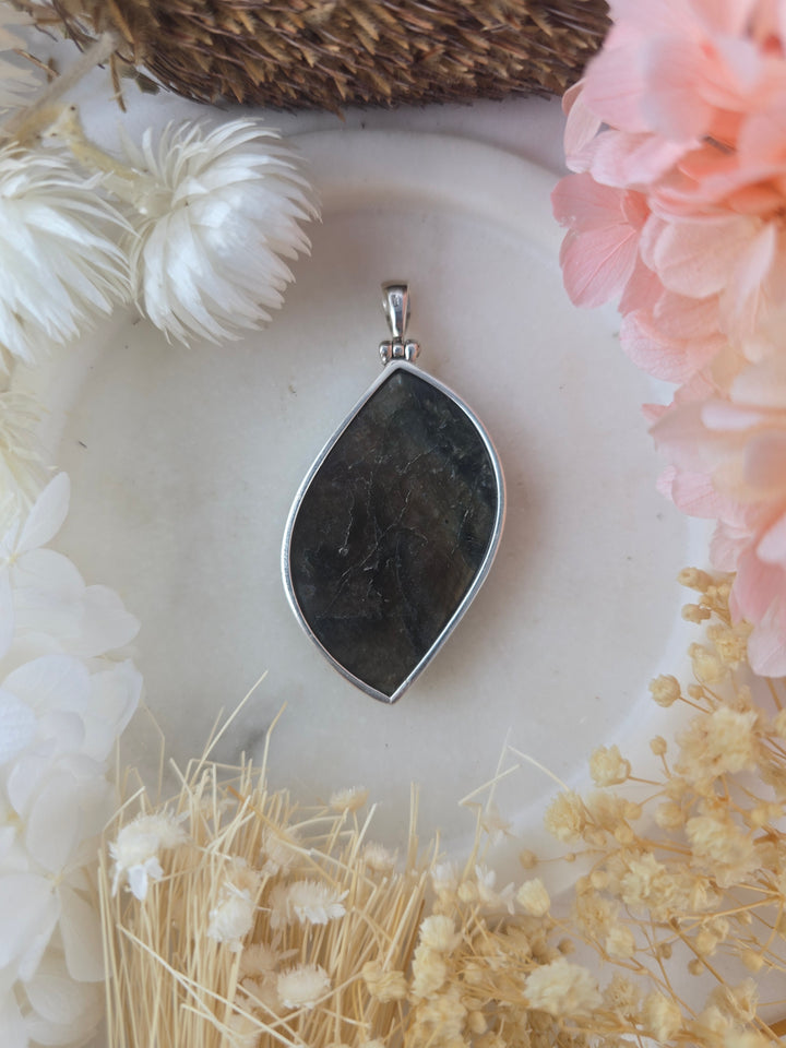 Labradorite Silver Pendant