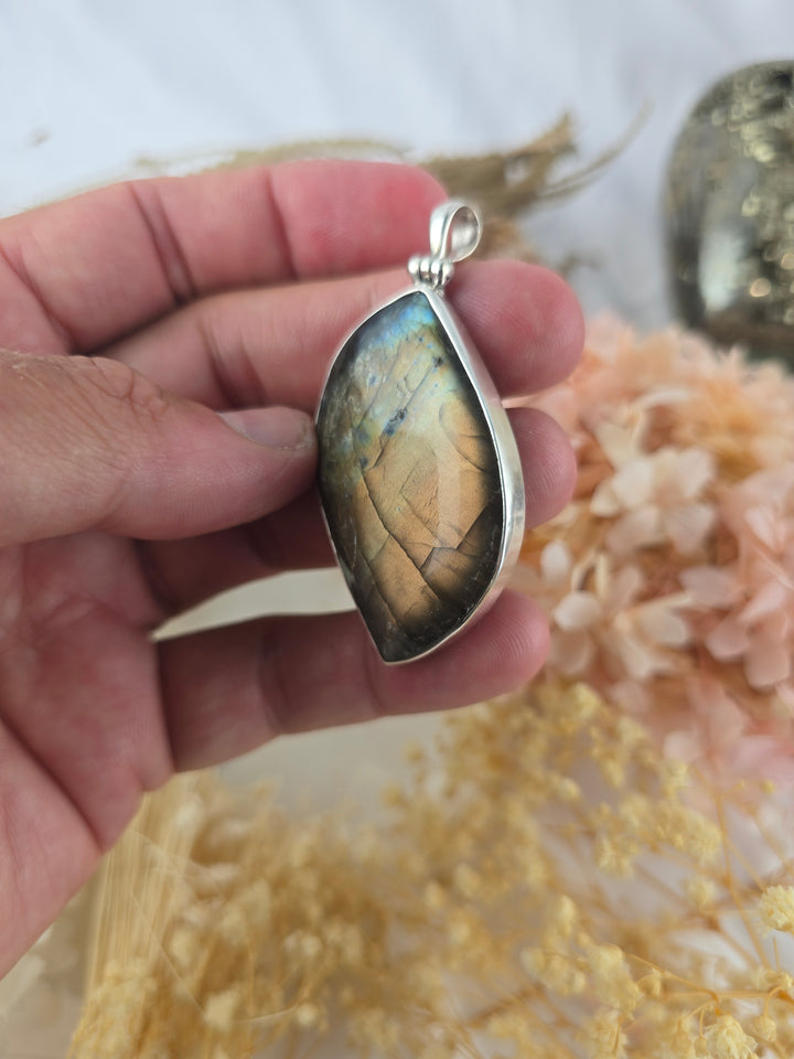 Labradorite Silver Pendant