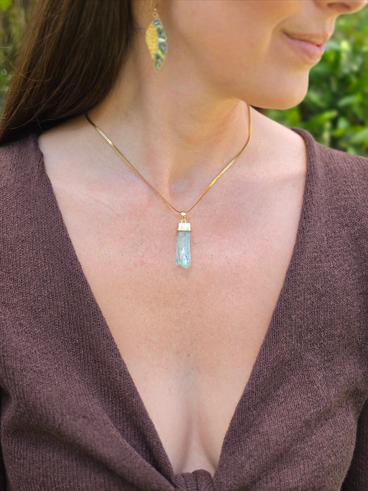 Natural Raw Emerald Pendant – 9K Solid Gold — Love in Bloom