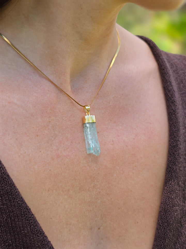 Natural Raw Emerald Pendant – 9K Solid Gold — Love in Bloom
