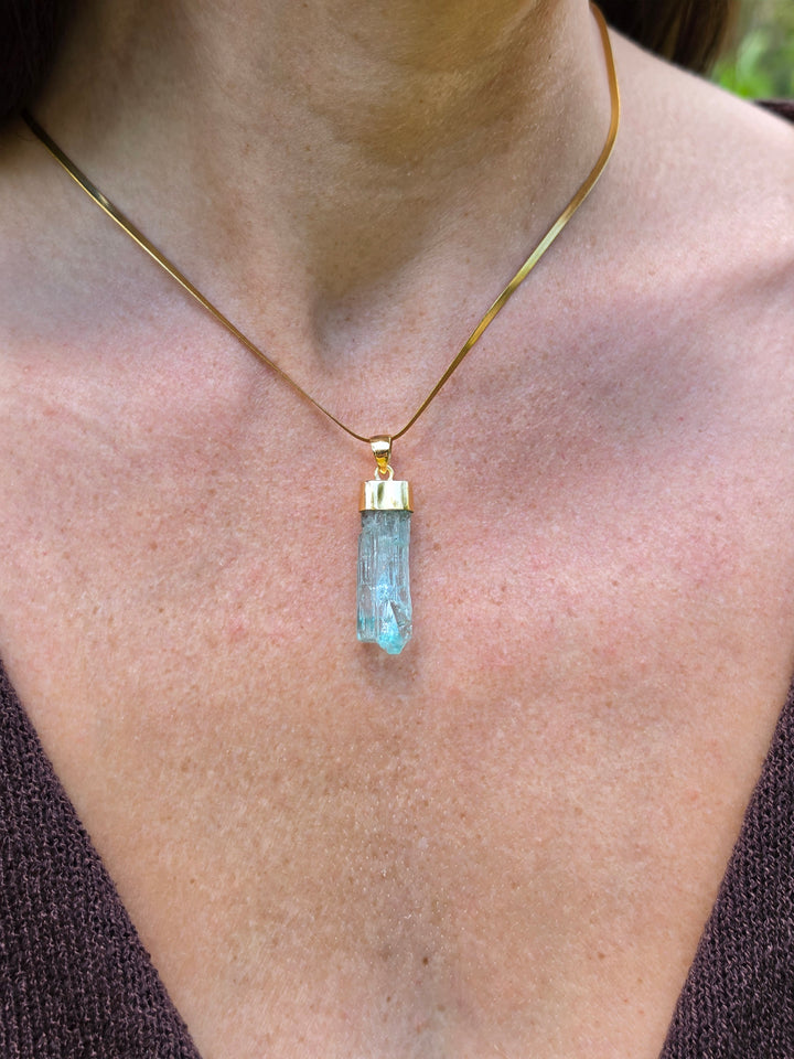 Natural Raw Emerald Pendant – 9K Solid Gold — Love in Bloom