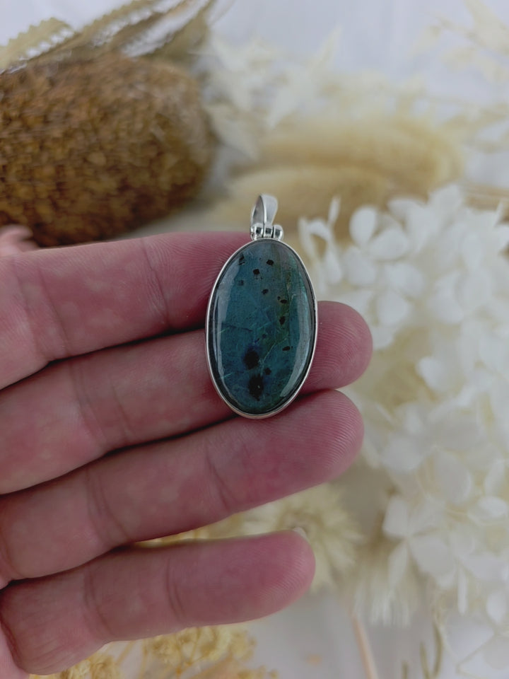 Labradorite Silver Pendant