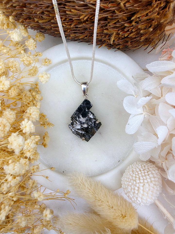 Elite Shungite Silver Pendant - The Protective Shield