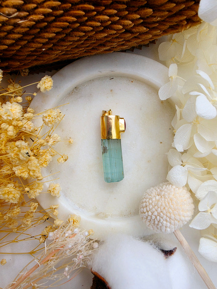 Natural Raw Emerald Pendant – 9K Solid Gold Light Keeper Wand