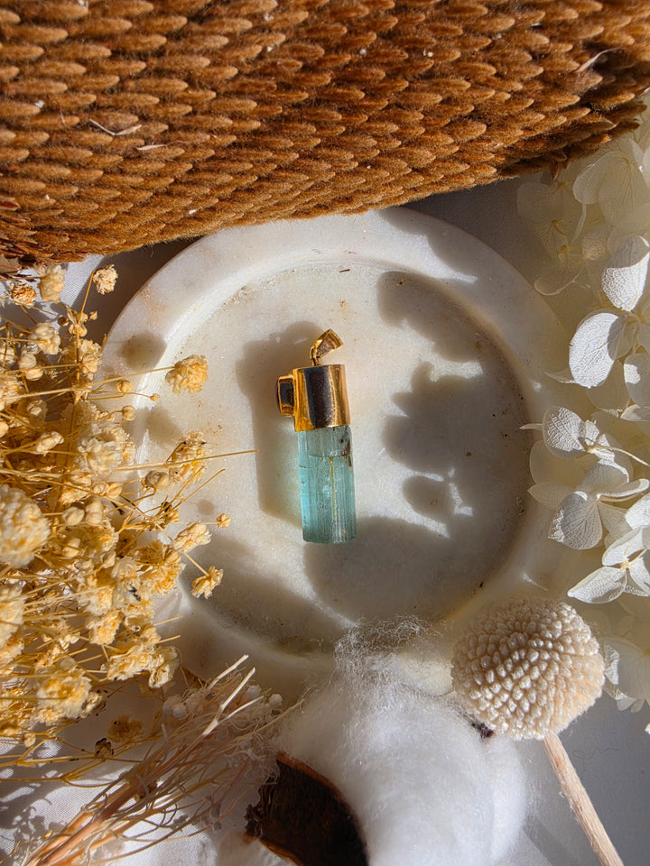 Natural Raw Emerald Pendant – 9K Solid Gold Light Keeper Wand
